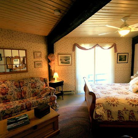 Stouffermill Bed & Breakfast Algonquin Highlands Exterior photo