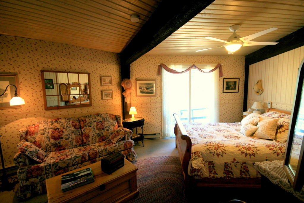 Stouffermill Bed & Breakfast Algonquin Highlands Exterior photo