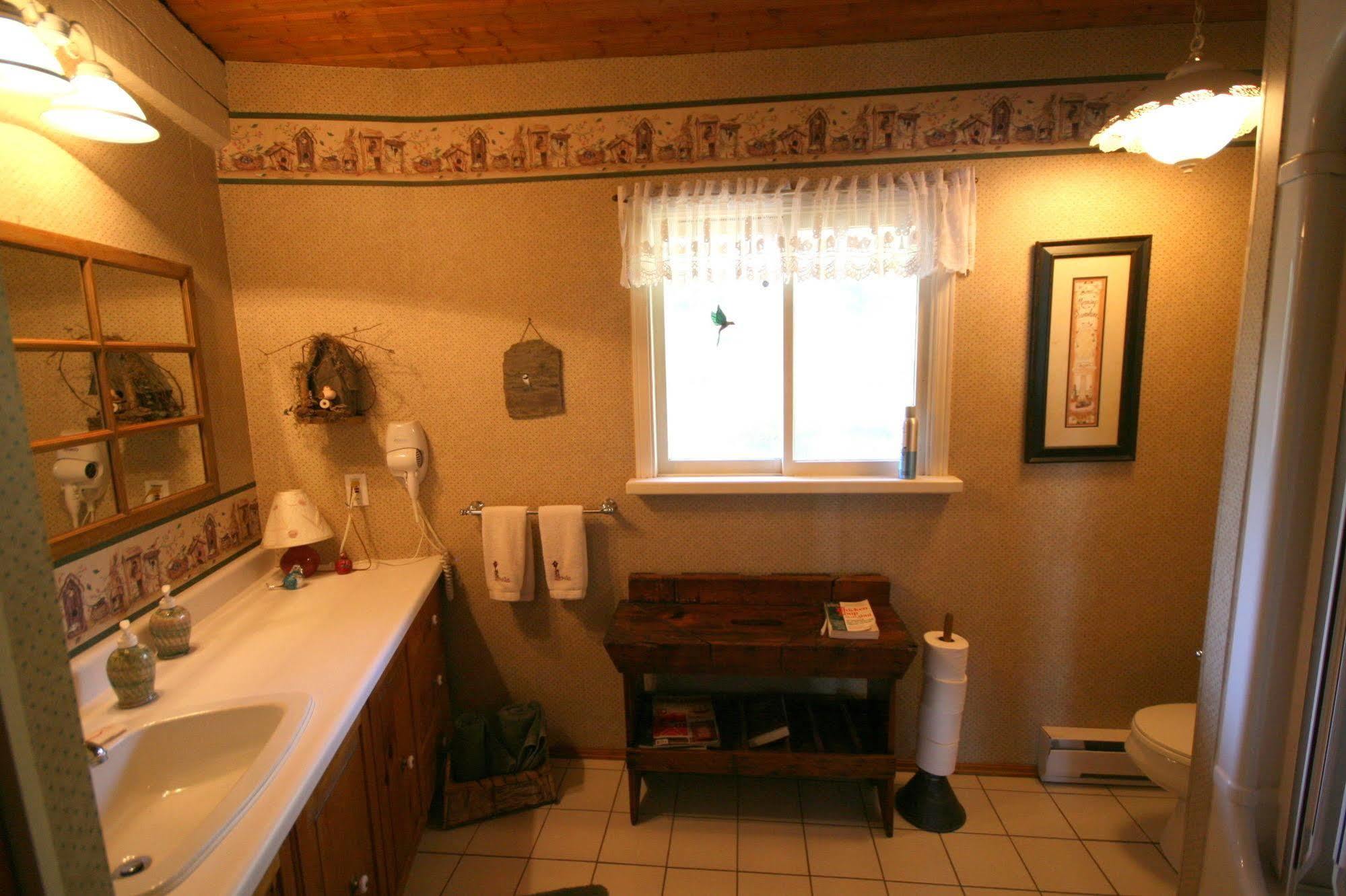 Stouffermill Bed & Breakfast Algonquin Highlands Exterior photo